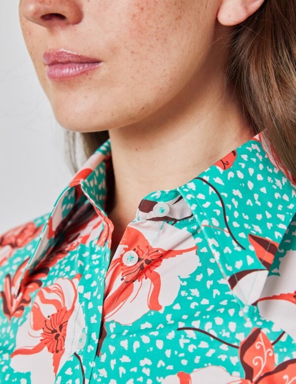 Hawes and Curtis Women Vintage SC Leo Flower Blooms Shirt