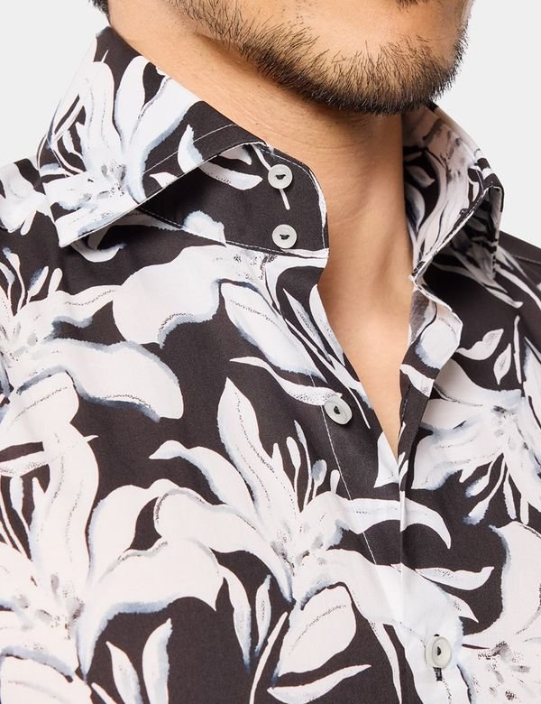 Hawes & Curtis Men Black & White York flowered shirt - Image 1